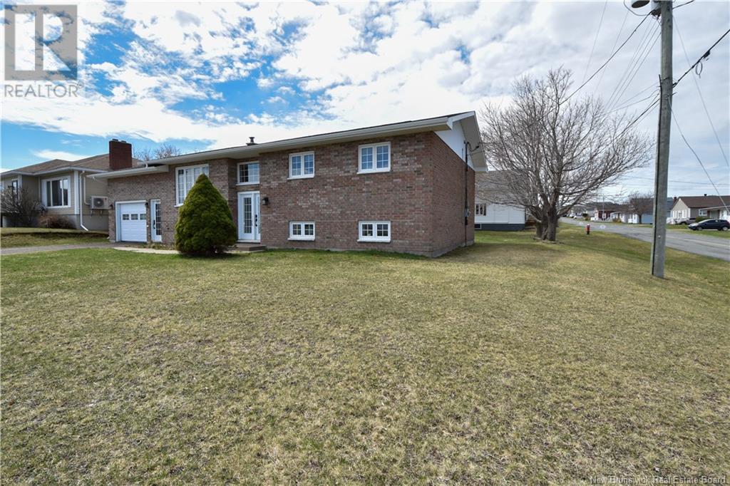 3557 De Lanse, Tracadie, New Brunswick  E1X 1B3 - Photo 3 - NB117990