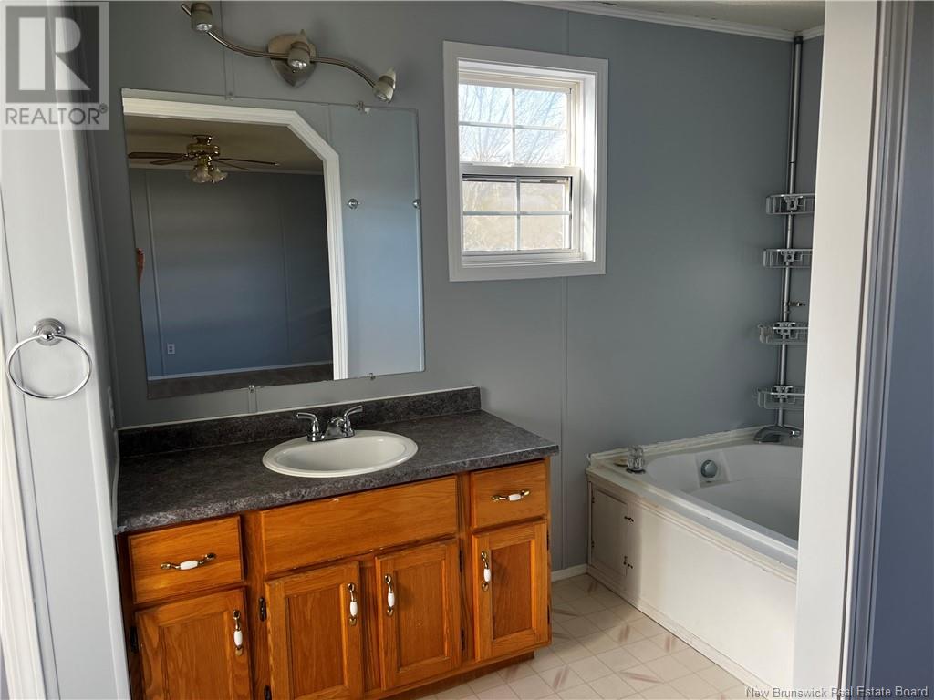 18 Anemone, Moncton, New Brunswick  E1H 2R7 - Photo 11 - NB117890