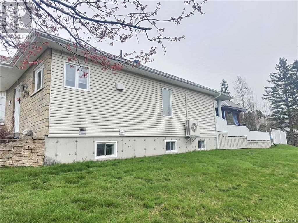 65 Mgr. Dionne Avenue, Edmundston, New Brunswick  E3V 4B2 - Photo 5 - NB117973