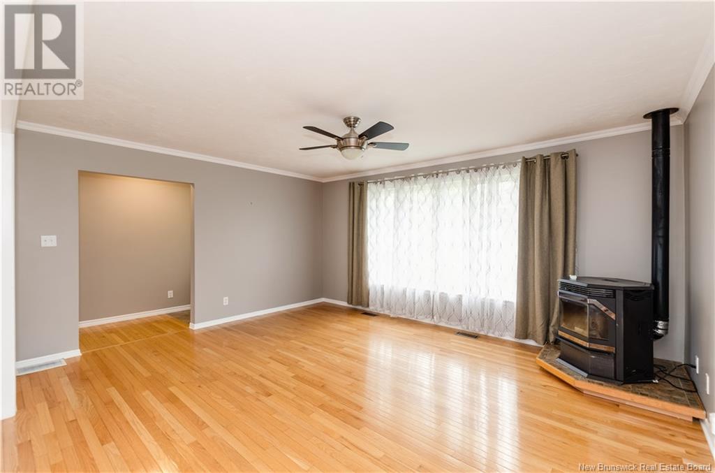 36 Russell Street, Petitcodiac, New Brunswick  E4Z 4V7 - Photo 3 - NB117982