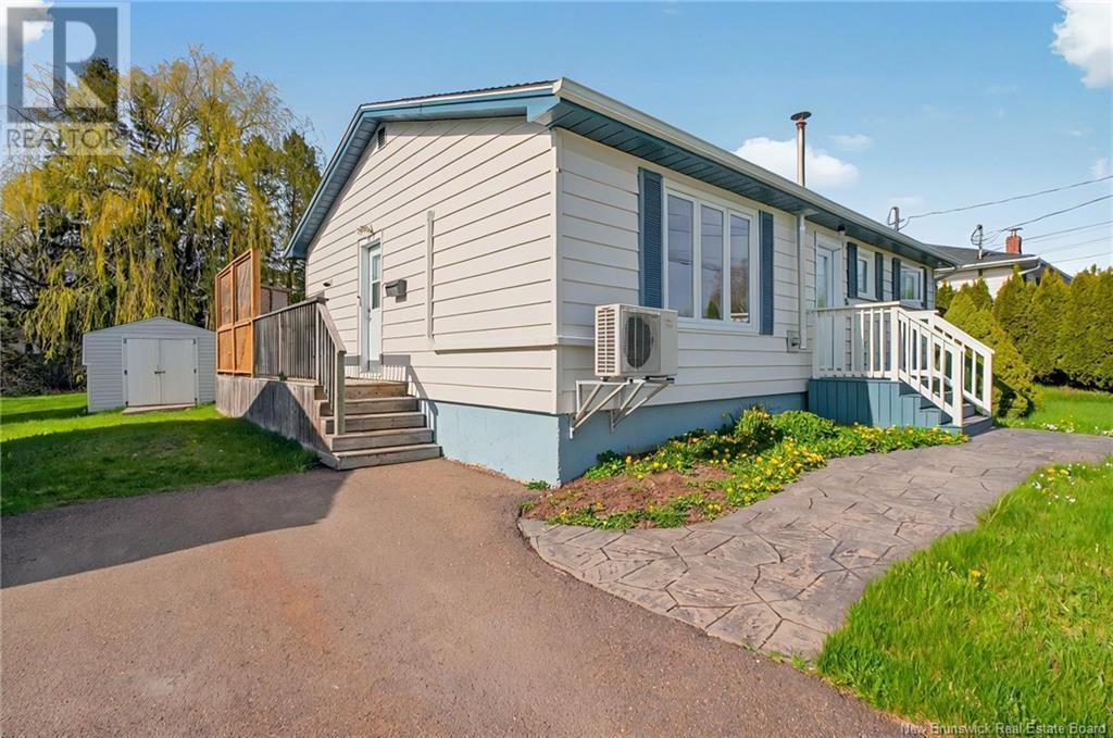 15 Greenhill Drive, Moncton, New Brunswick  E1A 2L6 - Photo 2 - NB118100