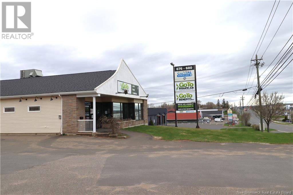 676 Prospect Street, Fredericton, New Brunswick  E3B 8G9 - Photo 2 - NB118273