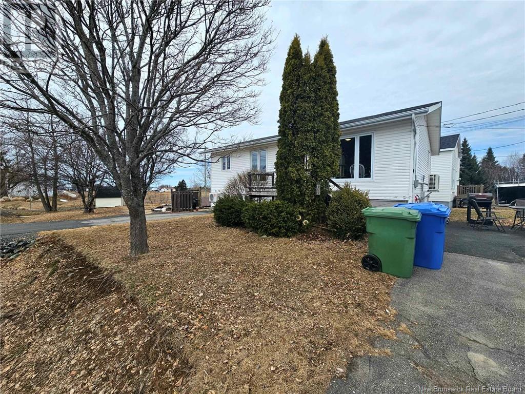 825 Couture, Bathurst, New Brunswick  E2A 2E8 - Photo 4 - NB118337