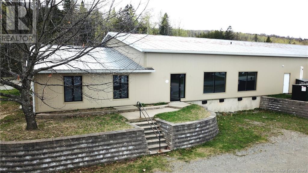 105 Moffatt Street, Woodstock, New Brunswick  E7M 2H5 - Photo 2 - NB118329