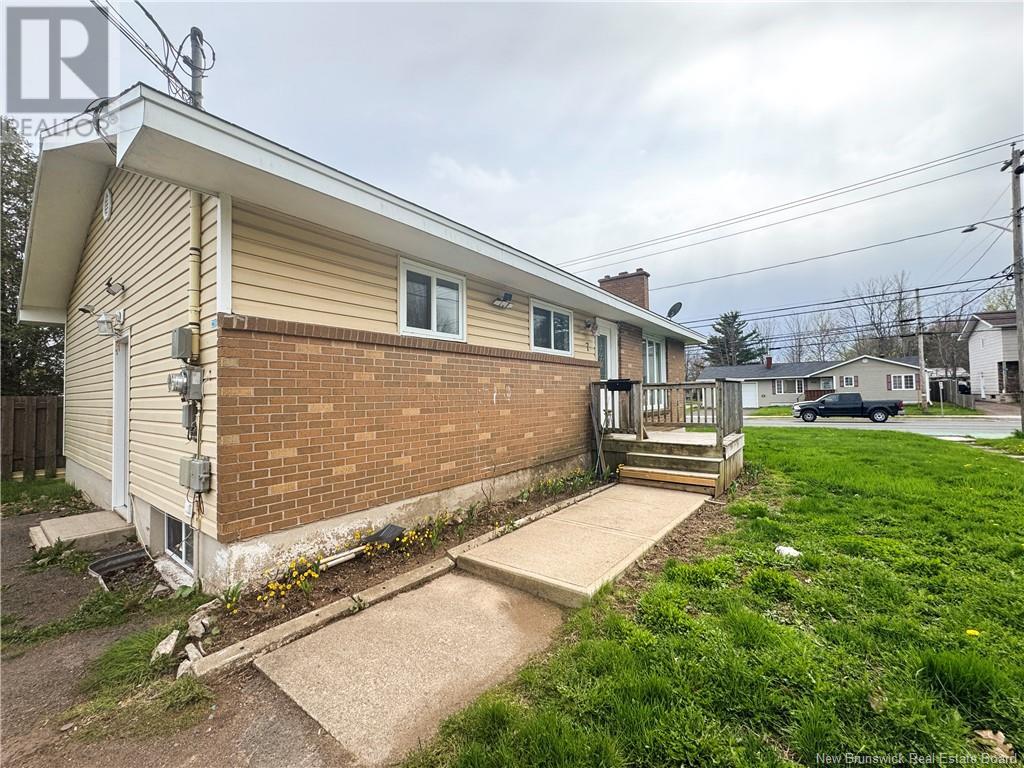 7 Carl Street, Moncton, New Brunswick  E1A 3R6 - Photo 2 - NB118300
