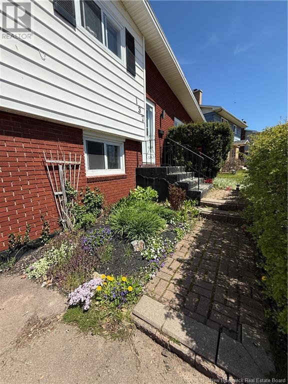 137 Brentwood Drive, Moncton, New Brunswick  E1E 1N1 - Photo 3 - NB118215