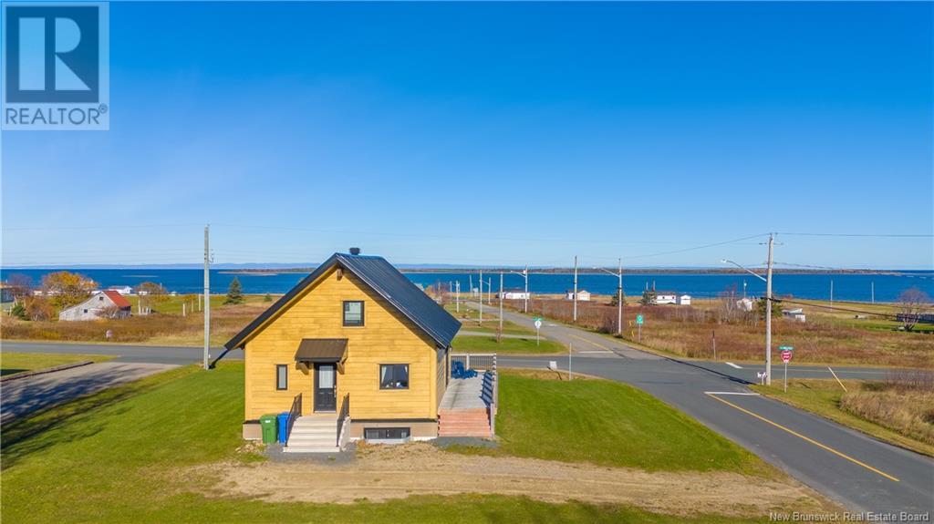 362 Rue De L'ile Street, Caraquet, New Brunswick  E1W 1B5 - Photo 2 - NB118309