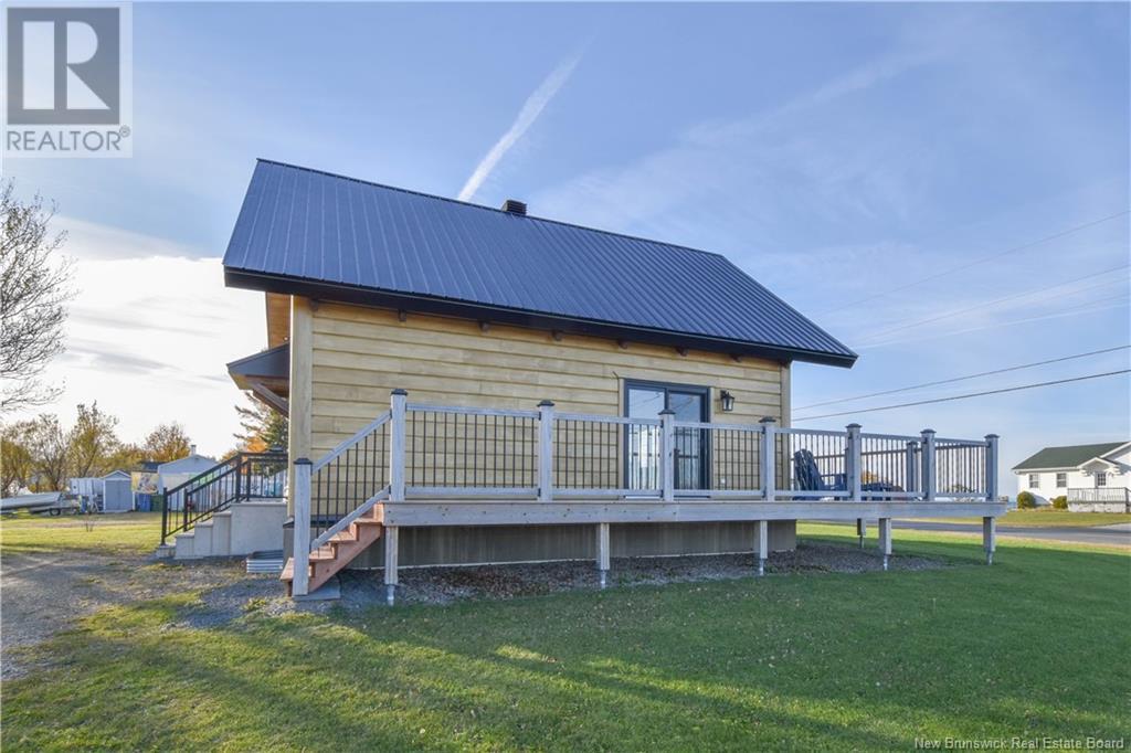 362 Rue De L'ile Street, Caraquet, New Brunswick  E1W 1B5 - Photo 3 - NB118309