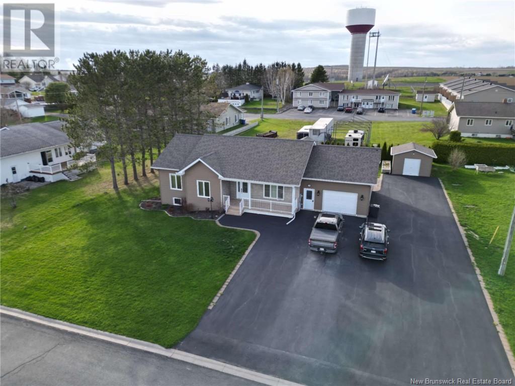 29 Vanier Street, Grand-Sault/grand Falls, New Brunswick  E3Y 1G1 - Photo 2 - NB118488