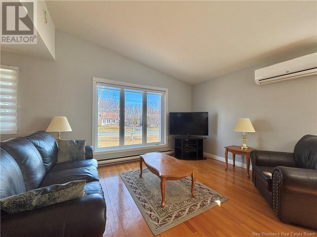 784 St Pierre, Beresford, New Brunswick  E8K 1S1 - Photo 9 - NB118441