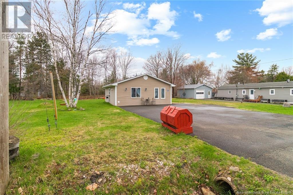 84 Upton Street, Minto, New Brunswick  E4B 2P5 - Photo 2 - NB118528