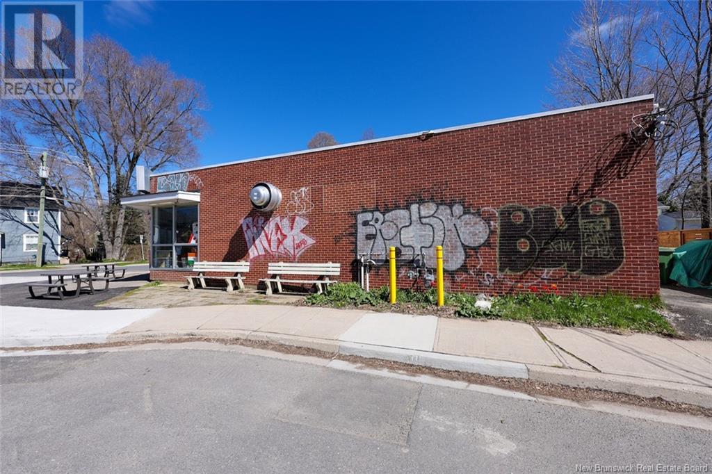 292 University Avenue, Fredericton, New Brunswick  E3B 4H7 - Photo 2 - NB117370