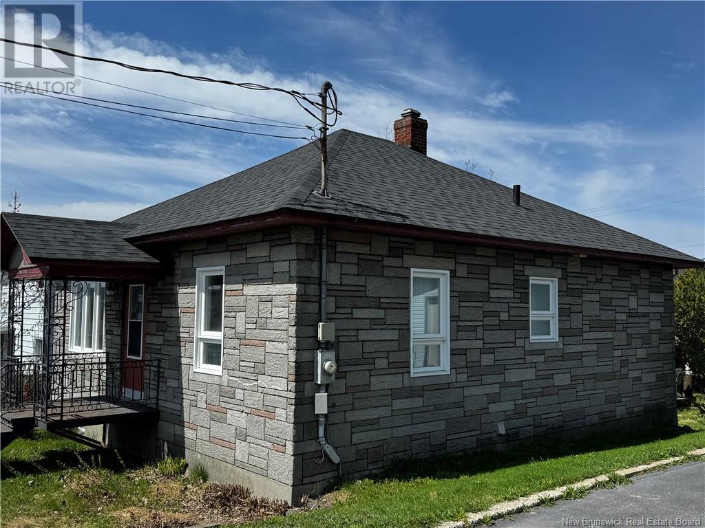 148 St-George Avenue, Edmundston, New Brunswick  E3V 2W4 - Photo 3 - NB118530