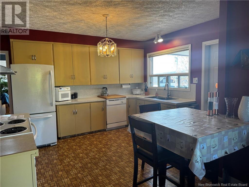 148 St-George Avenue, Edmundston, New Brunswick  E3V 2W4 - Photo 9 - NB118530