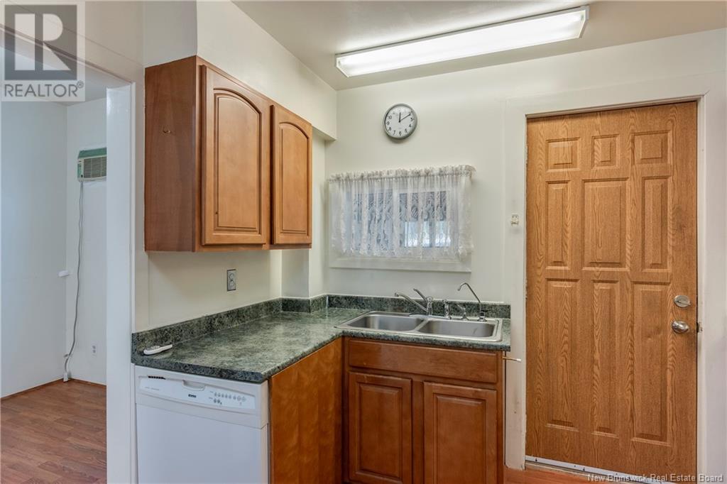 71 Pleasant Street, Moncton, New Brunswick  E1A 2T8 - Photo 8 - NB118429