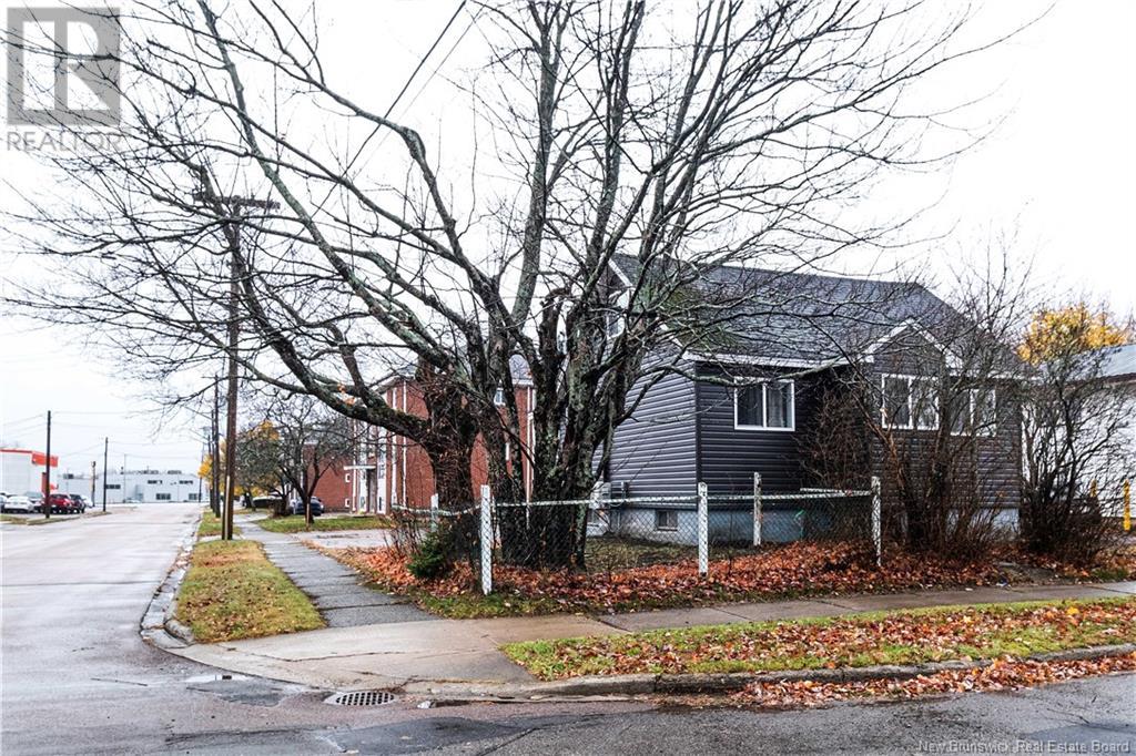 44 Chapman Street, Moncton, New Brunswick  E1E 1K8 - Photo 2 - NB118052