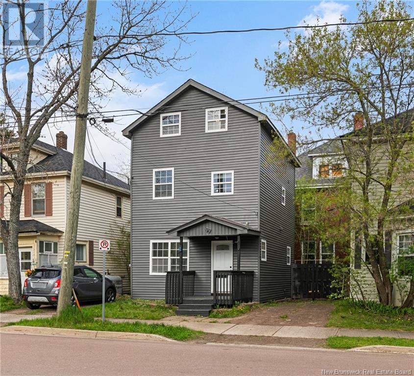 99 Pine Street, Moncton, New Brunswick  E1C 5Z9 - Photo 1 - NB118803