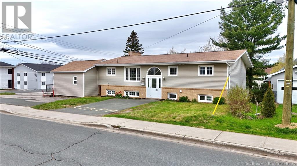 205 York, Bathurst, New Brunswick  E2A 1G9 - Photo 1 - NB118794