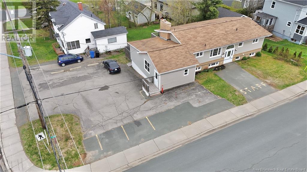205 York, Bathurst, New Brunswick  E2A 1G9 - Photo 3 - NB118794