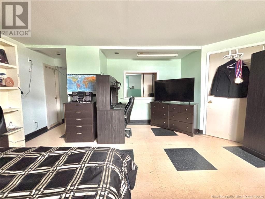 205 York, Bathurst, New Brunswick  E2A 1G9 - Photo 45 - NB118794