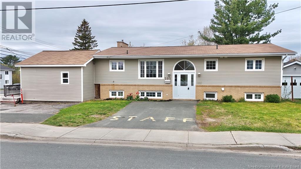 205 York, Bathurst, New Brunswick  E2A 1G9 - Photo 5 - NB118794