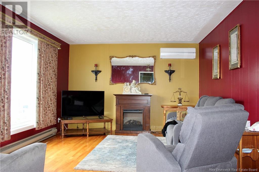 629 Principale Street, Beresford, New Brunswick  E8K 1X6 - Photo 13 - NB118781