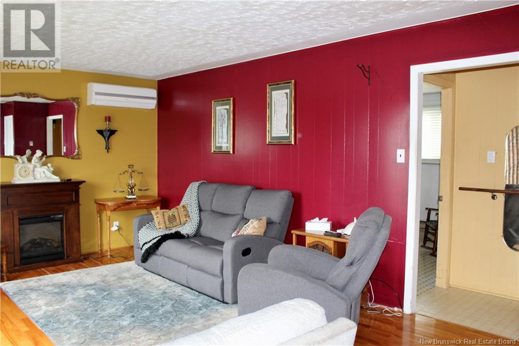 629 Principale Street, Beresford, New Brunswick  E8K 1X6 - Photo 14 - NB118781