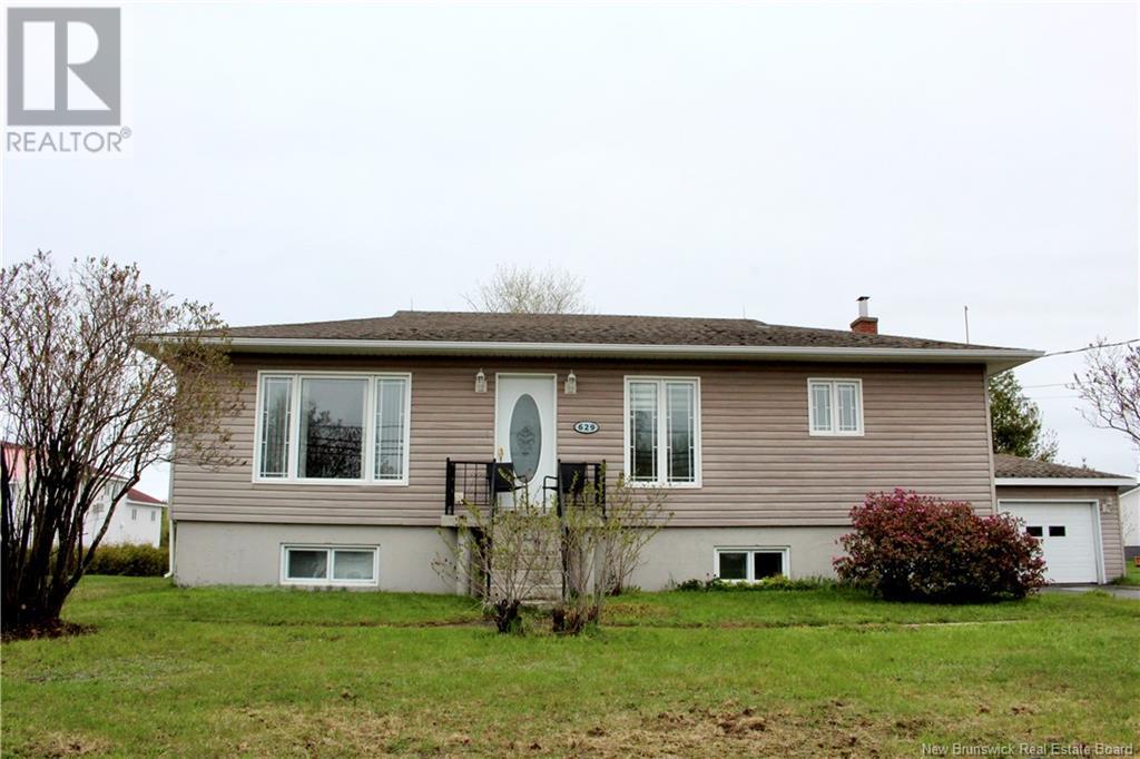 629 Principale Street, Beresford, New Brunswick  E8K 1X6 - Photo 3 - NB118781