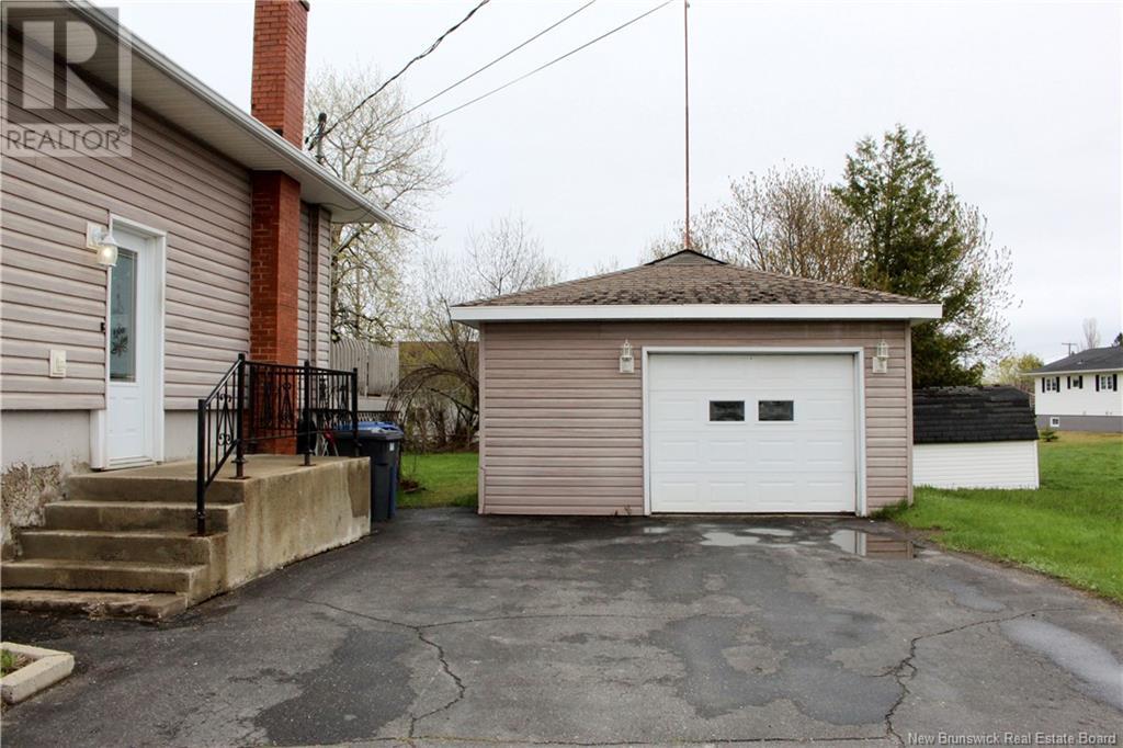 629 Principale Street, Beresford, New Brunswick  E8K 1X6 - Photo 8 - NB118781