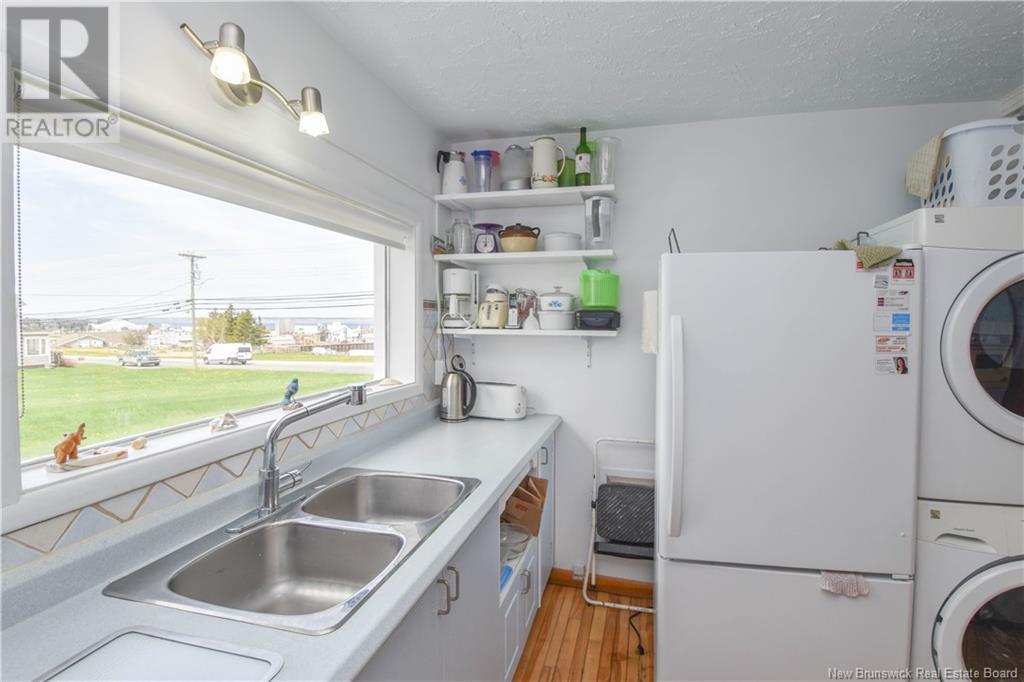 90 Saint-Pierre Est Boulevard, Caraquet, New Brunswick  E1W 1B6 - Photo 11 - NB118914