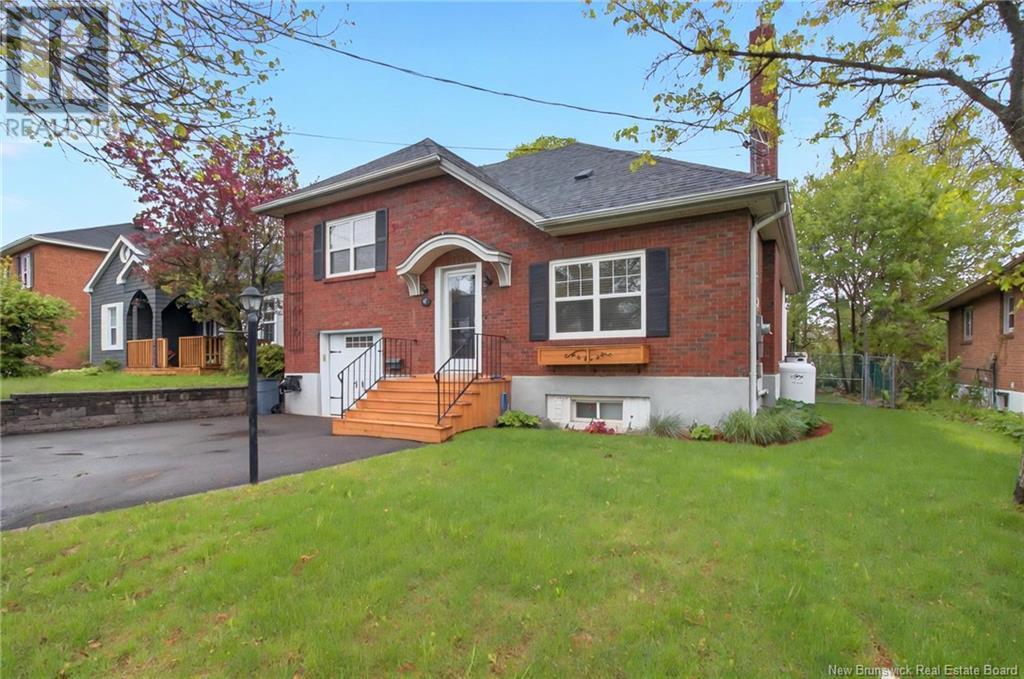 17 Grandview, Moncton, New Brunswick  E1E 3J9 - Photo 3 - NB118456