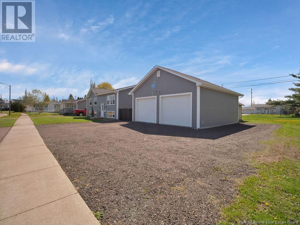 39 Satinwood, Moncton, New Brunswick  E1G 1C3 - Photo 2 - NB118916