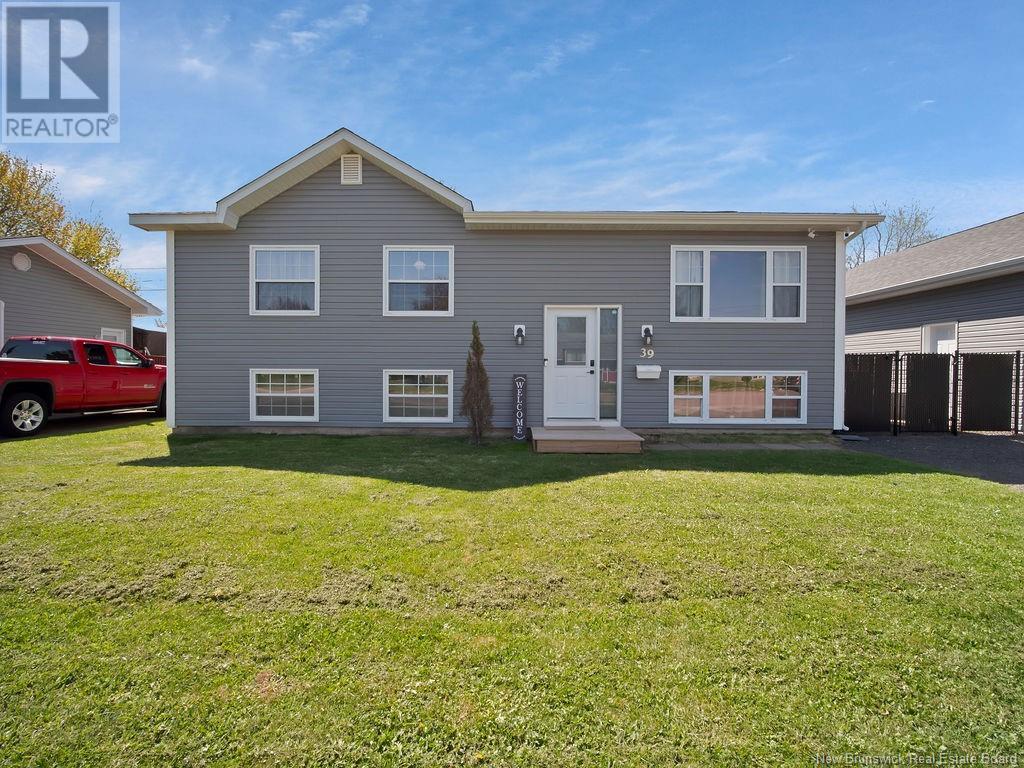39 Satinwood, Moncton, New Brunswick  E1G 1C3 - Photo 3 - NB118916