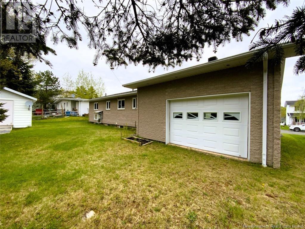 64 Chouinard Avenue, Edmundston, New Brunswick  E3V 3L8 - Photo 12 - NB119051
