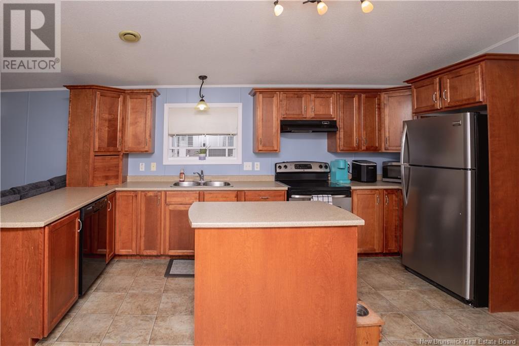 172 Glenmar Drive, Fredericton, New Brunswick  E3A 0S2 - Photo 2 - NB118055