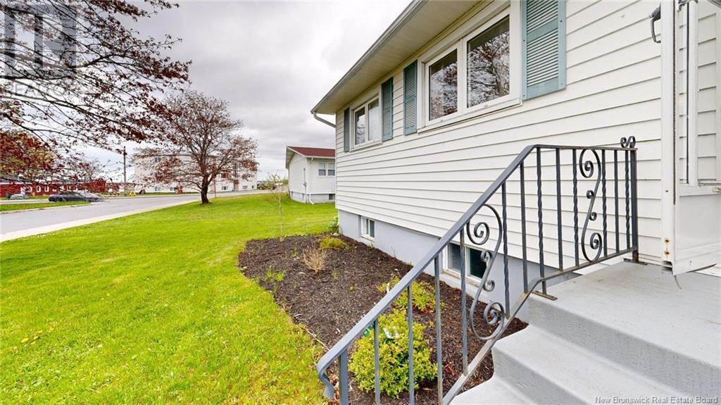 11 Loyalist Lane, Saint John, New Brunswick  E2M 4B3 - Photo 4 - NB118892