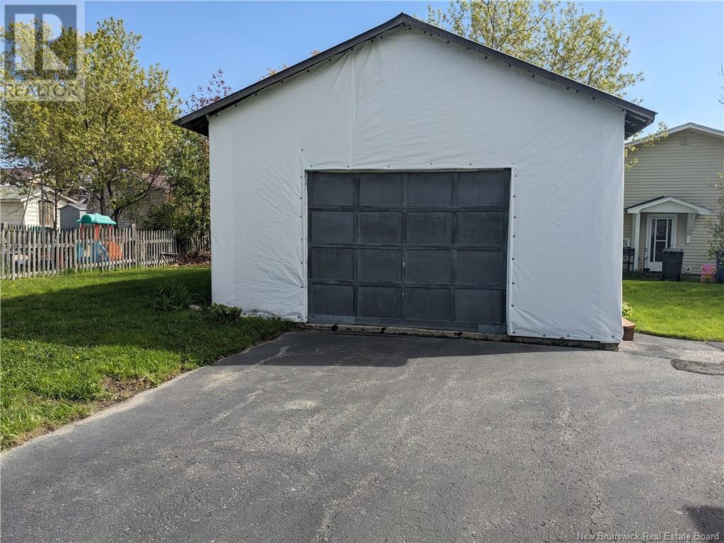 51 Elizabeth Street, Miramichi, New Brunswick  E1V 1W1 - Photo 3 - NB119082