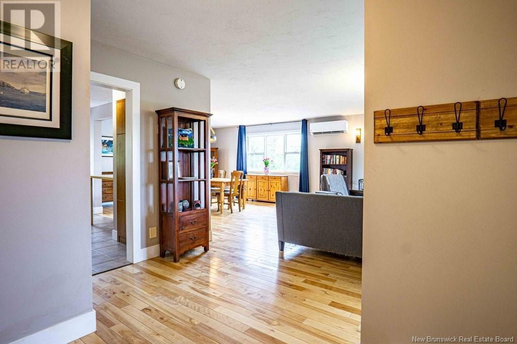 25 Rosewood Drive, Fredericton, New Brunswick  E3C 1L9 - Photo 2 - NB118818