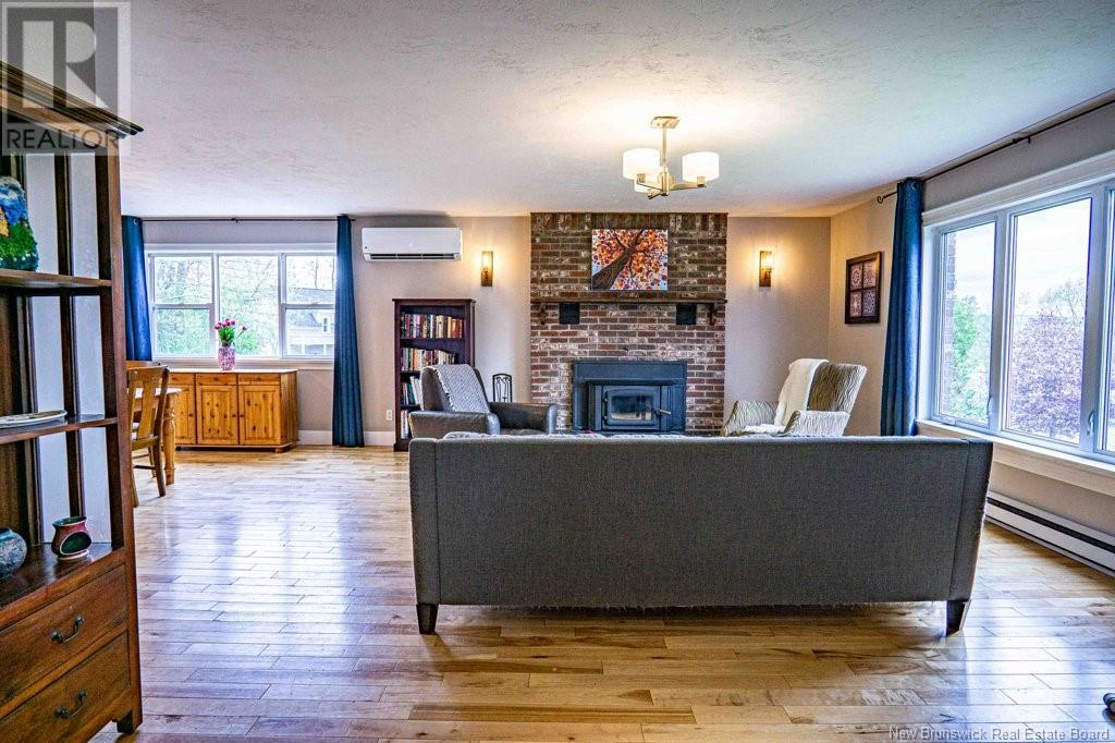25 Rosewood Drive, Fredericton, New Brunswick  E3C 1L9 - Photo 4 - NB118818