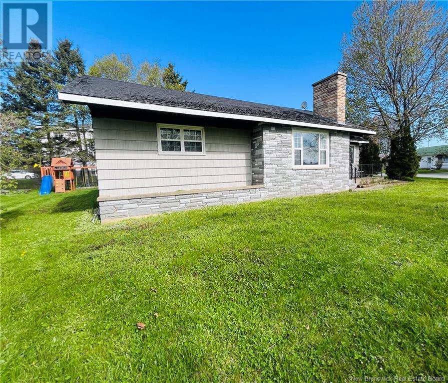 209 Kingsway Avenue, Miramichi, New Brunswick  E1V 3B9 - Photo 23 - NB119152