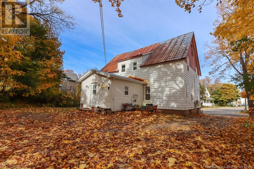 80-82 Peter Street, Sussex, New Brunswick  E4E 2J6 - Photo 4 - NB119219