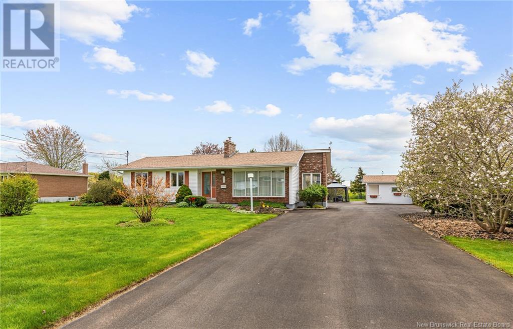 2127 Amirault, Dieppe, New Brunswick  E1A 7K3 - Photo 2 - NB119202