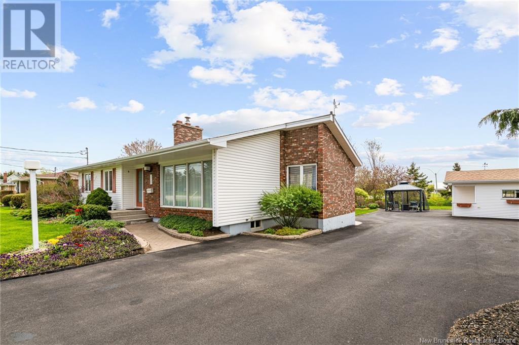 2127 Amirault, Dieppe, New Brunswick  E1A 7K3 - Photo 3 - NB119202