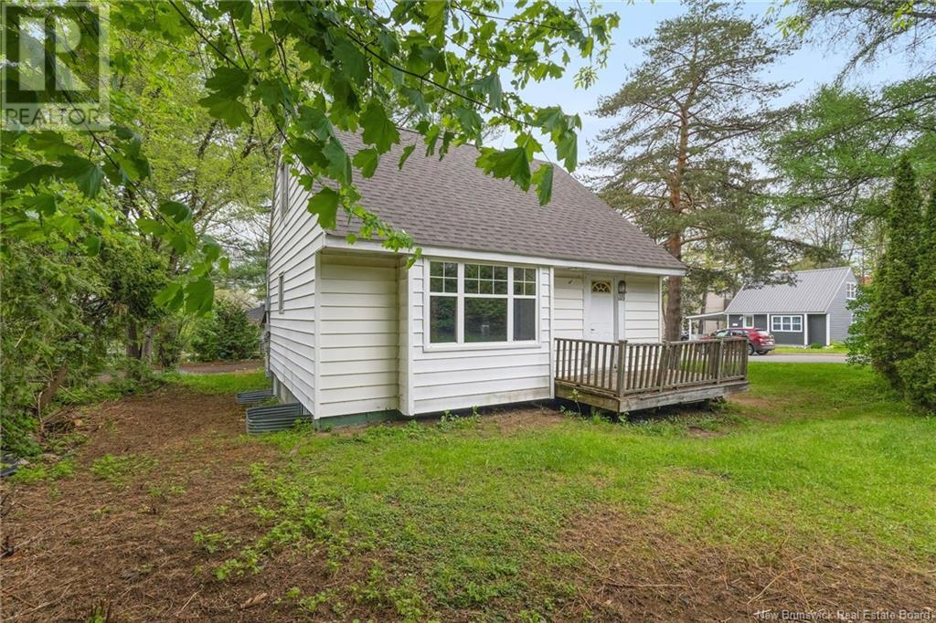 669 Beckwith Street, Fredericton, New Brunswick  E3B 2C7 - Photo 2 - NB118278