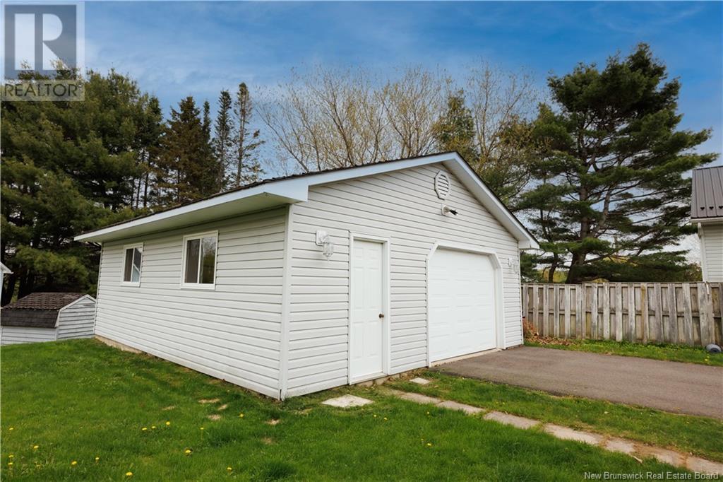12 Wellington Court, Fredericton, New Brunswick  E3A 4R2 - Photo 2 - NB118857
