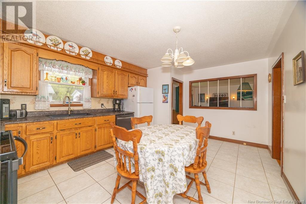 12 Wellington Court, Fredericton, New Brunswick  E3A 4R2 - Photo 5 - NB118857