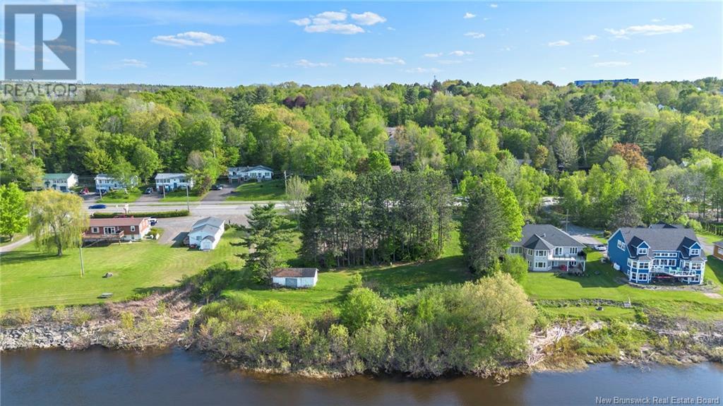 985 Woodstock Road, Fredericton, New Brunswick  E3B 7R7 - Photo 3 - NB119530