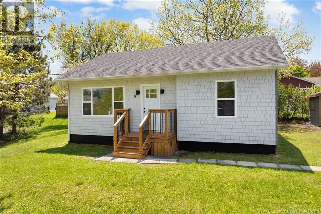 9 Mckinley Avenue, Fredericton, New Brunswick  E3A 4R4 - Photo 1 - NB119423