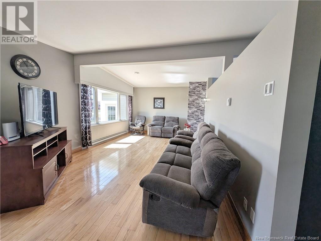 7701 Du Havre Street, Bas-Caraquet, New Brunswick  E1W 5W9 - Photo 6 - NB119517