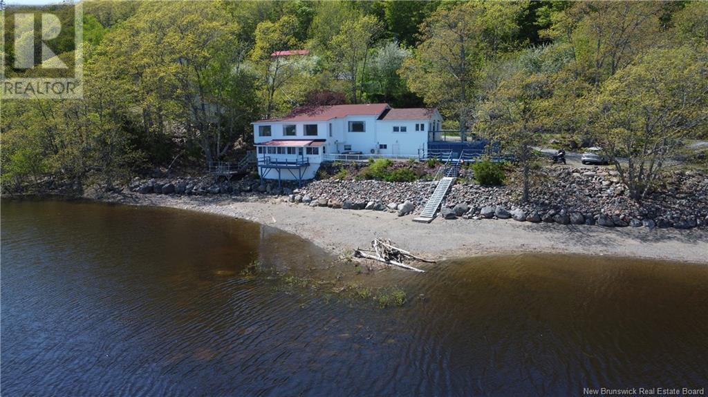 6577 Route 102, Oak Point, New Brunswick  E5M 2G9 - Photo 3 - NB119373